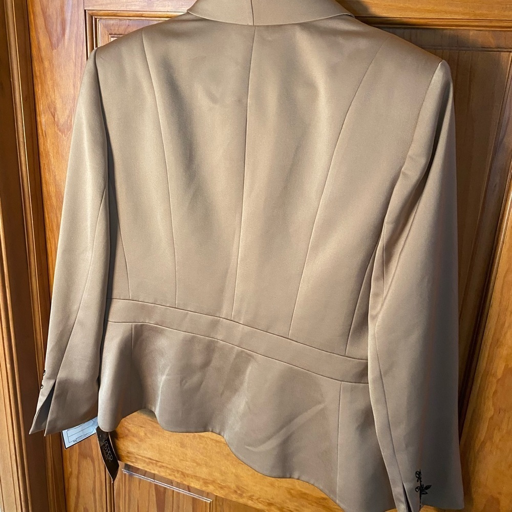 NWT Beautiful Kasper Tan Embroidered Bedazzled Women's Suit Jacket Blazer - Picture 7 of 9
